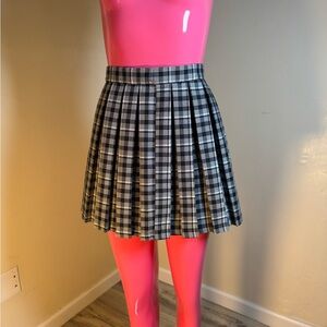 Cali 1850 Women’s Plaid Pleated Mini Skirt Size XS Black White